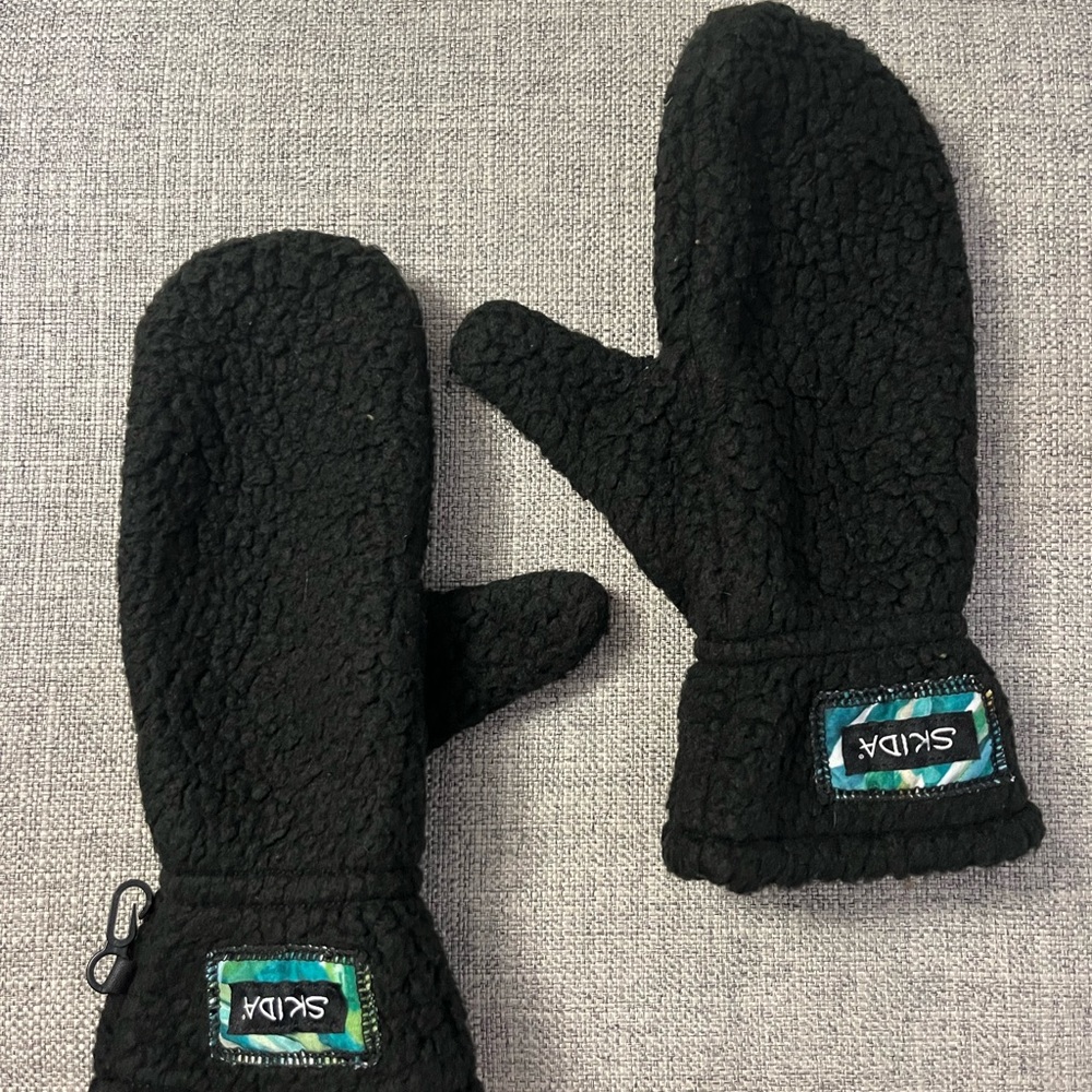 SKIDA Black High Pile Mittens for Women